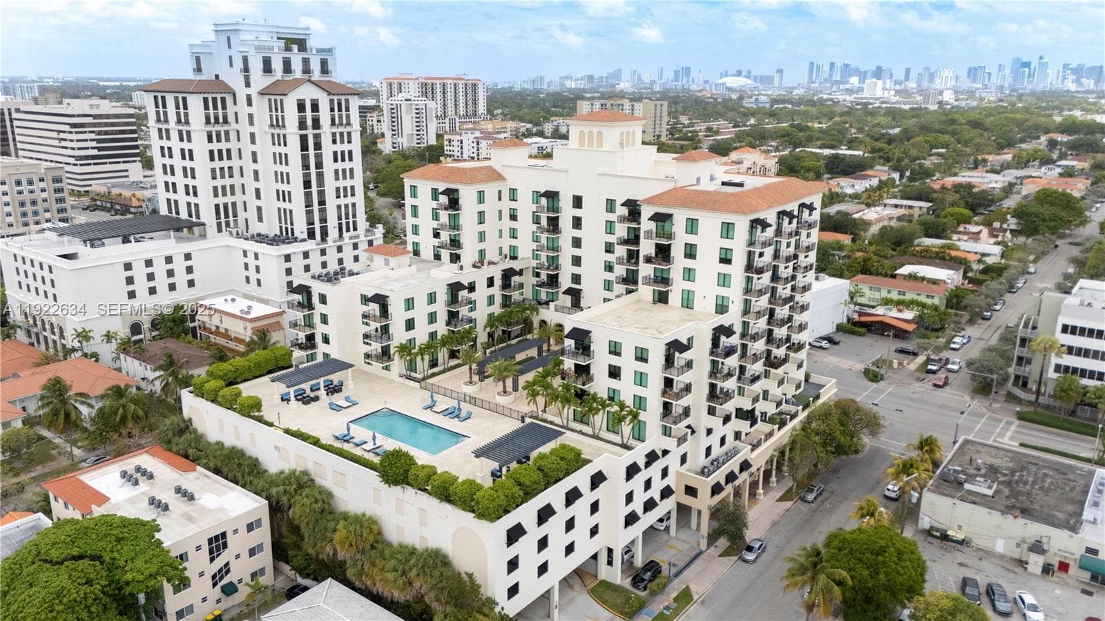 1300 PONCE